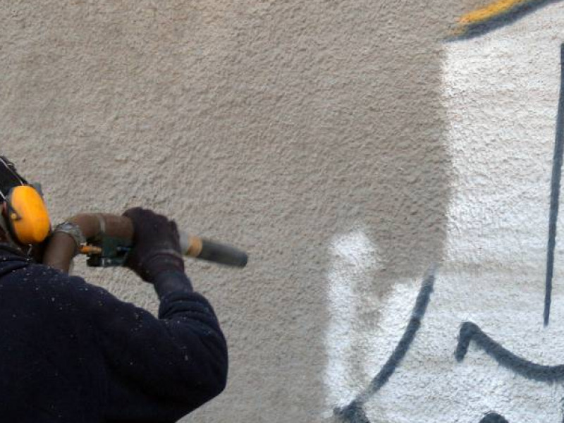 Odstraňovanie a čistenie graffiti, otryskanie gumy a hrubého pogumovania